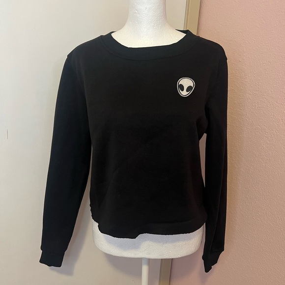 Cropped Alien Patch Sweatshirt - Picture 9 of 10